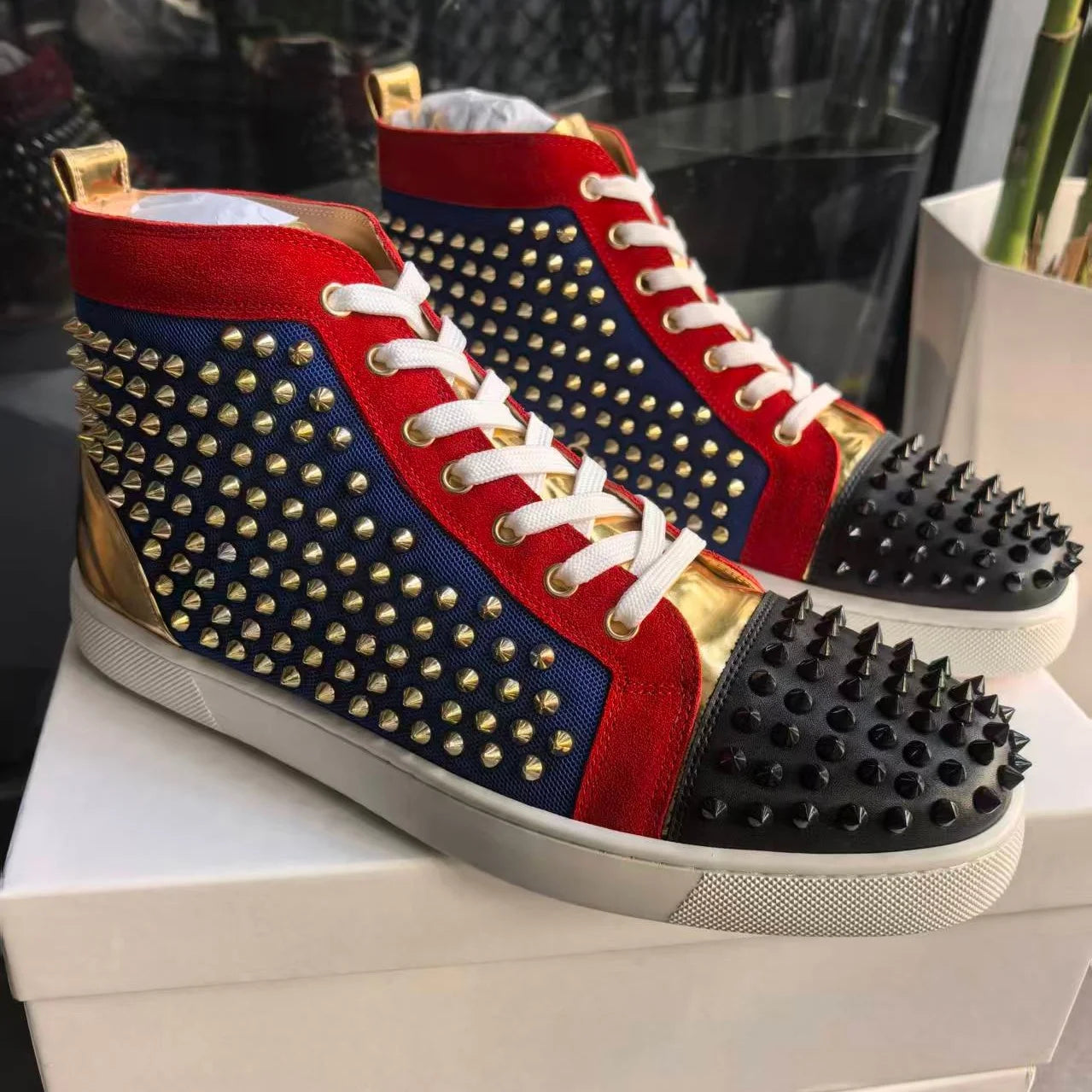 Sneakers Montantes Punk – Clous, Color Block Bleu Rouge & Or, Lacets | Femme & Homme