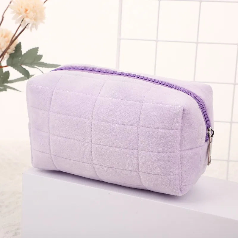 Trousse de Maquillage en Velours Cylindrique — Voyage, Fermeture Éclair, 4 Coloris | CLEVI Paris
