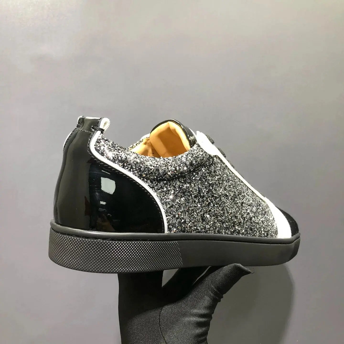 Sneakers Basses Cuir Véritable Noir Brillant Rivets Semelle Rouge Homme – Tailles 35-48 – CLEVI Paris