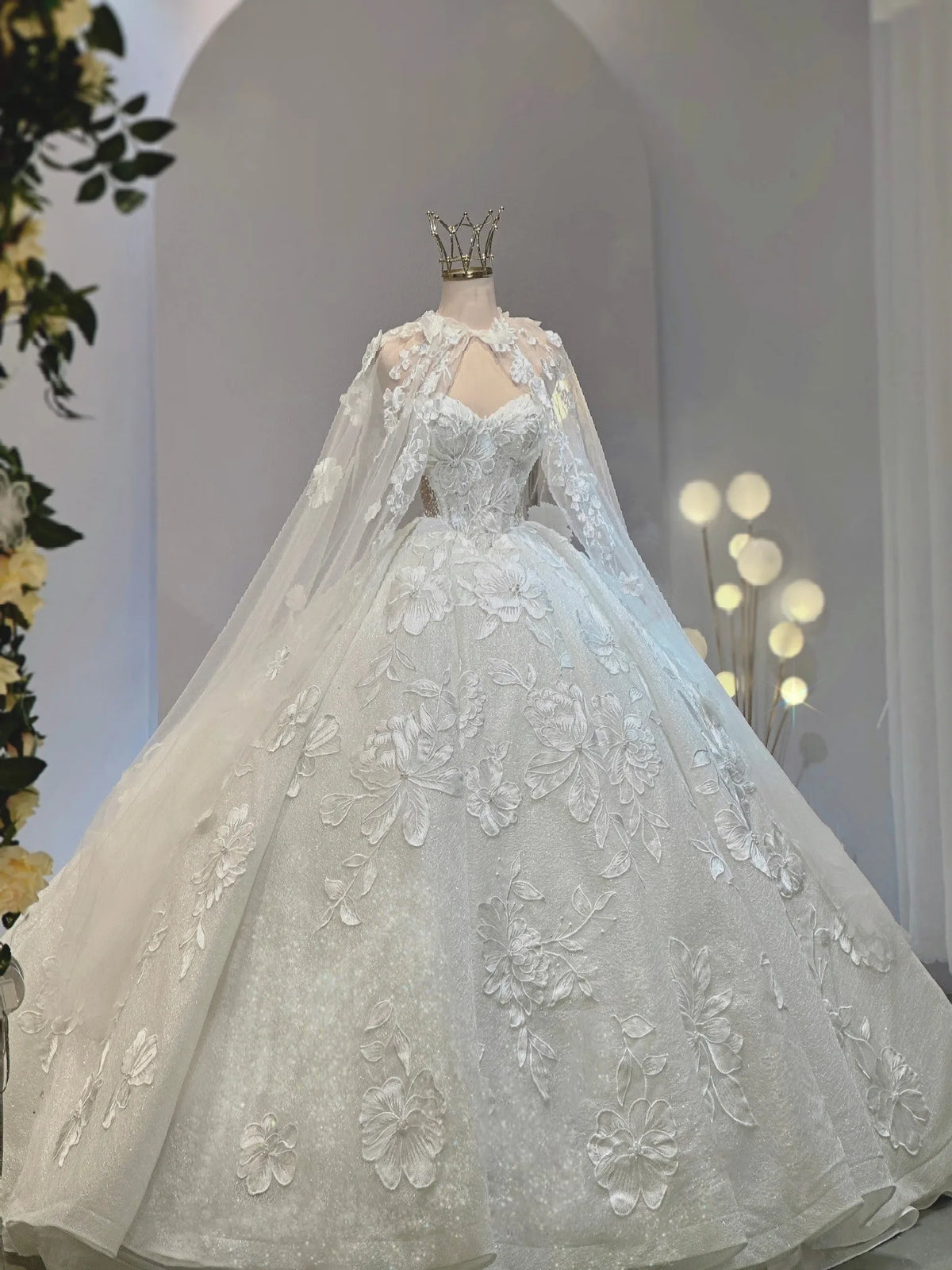 Robe de mariée princesse en dentelle ligne A – CLEVI Paris