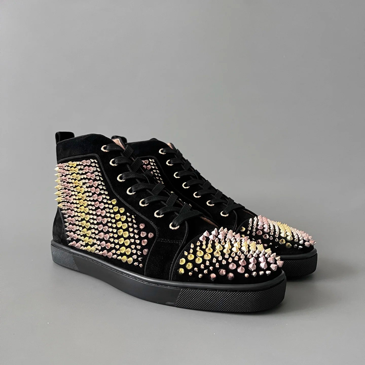 Sneakers Montantes Cuir Suède Noir Imprimé Léopard Homme – Rivets, Semelle Rouge, Lacets, Tailles 35-47 – CLEVI Paris