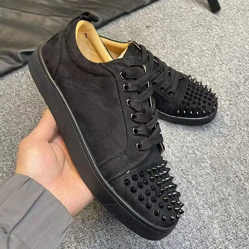 Sneakers Basses Cuir Suède Rivets Plateforme Homme – Noir & Gris, Lacets, Tailles EU 35-45.5 – CLEVI Paris