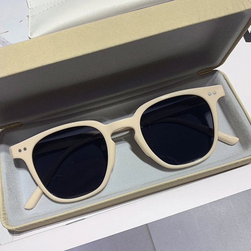 Lunettes de Soleil Carrées Vintage Miroir Unisexe – CLEVI Paris