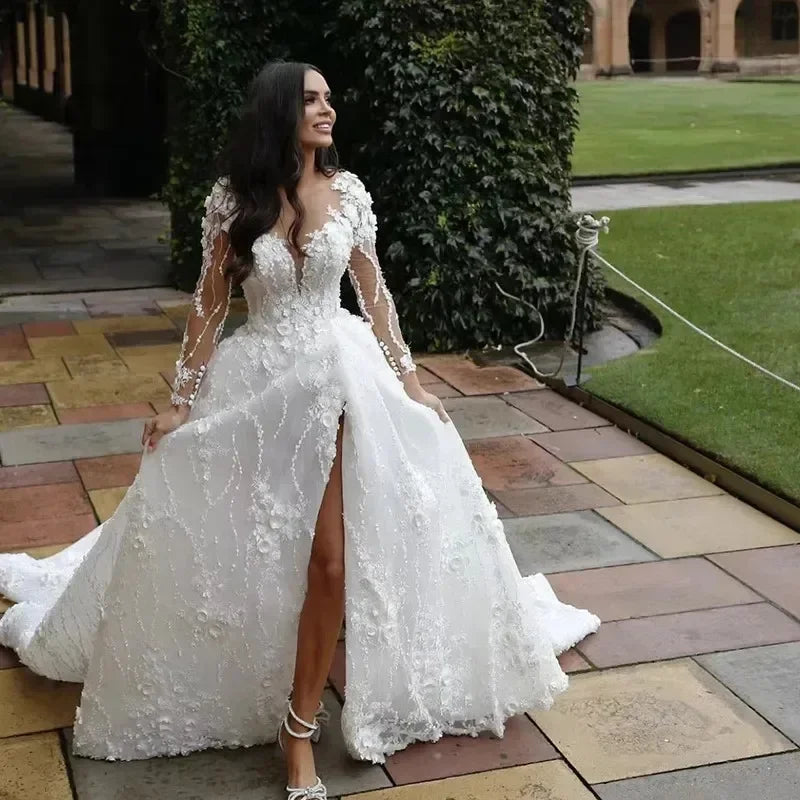 Robe de mariée dentelle et tulle col V – CLEVI Paris
