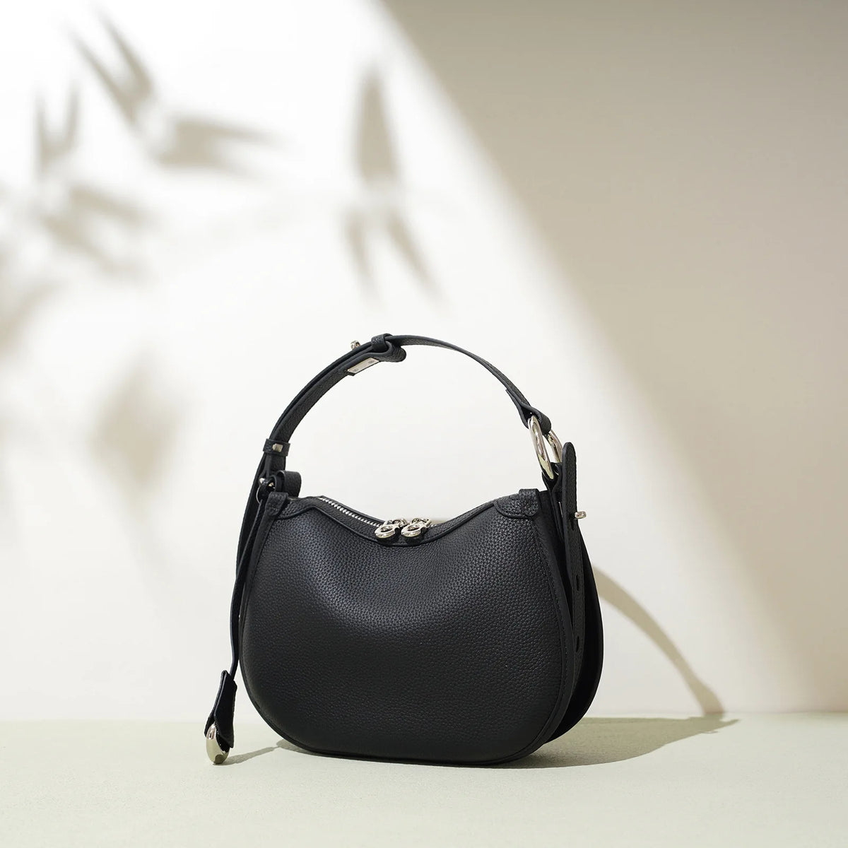 Sac bandoulière Mendy en cuir de vache – CLEVI Paris