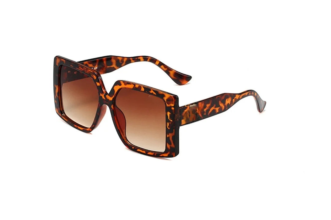 Lunettes de Soleil Ovales Élégantes Femme – Monture Acier Dorée UV400 Filtre 4 – CLEVI Paris