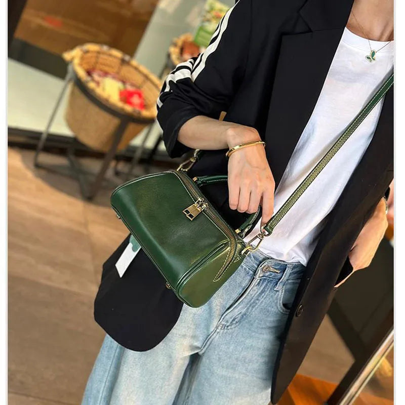 Pochette femme en cuir pleine fleur – CLEVI Paris