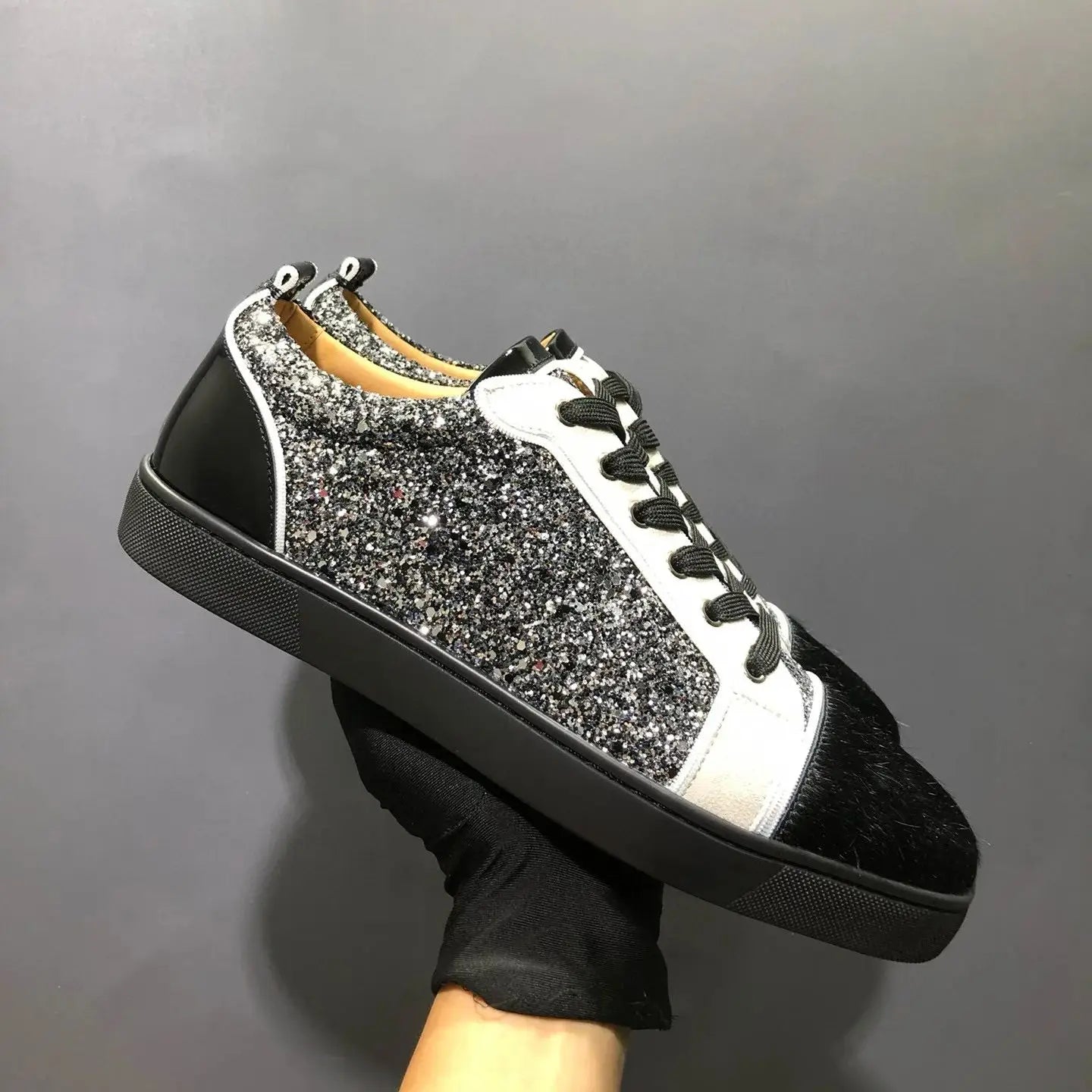 Sneakers Basses Cuir Véritable Noir Brillant Rivets Semelle Rouge Homme – Tailles 35-48 – CLEVI Paris