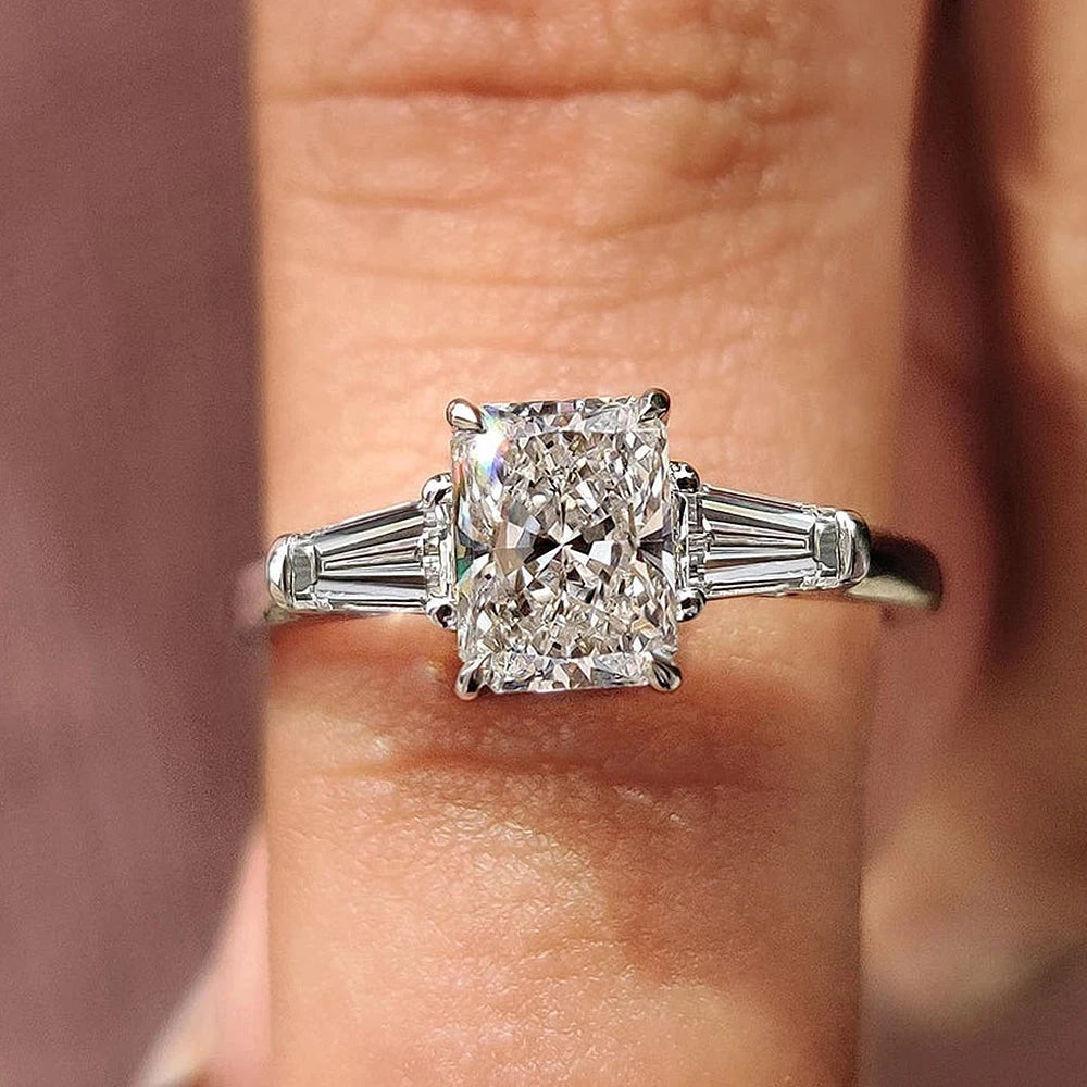 Bague Fiançailles KUTPF Moissanite 1 à 4ct Taille Radiant ou Émeraude Argent 925 Certifiée – CLEVI Paris