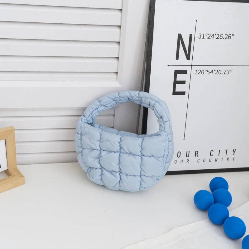 Mini Candy Bag en Nylon Matelassé — Sac Baguette Tendance, Fermeture Éclair, 4 Coloris | CLEVI Paris