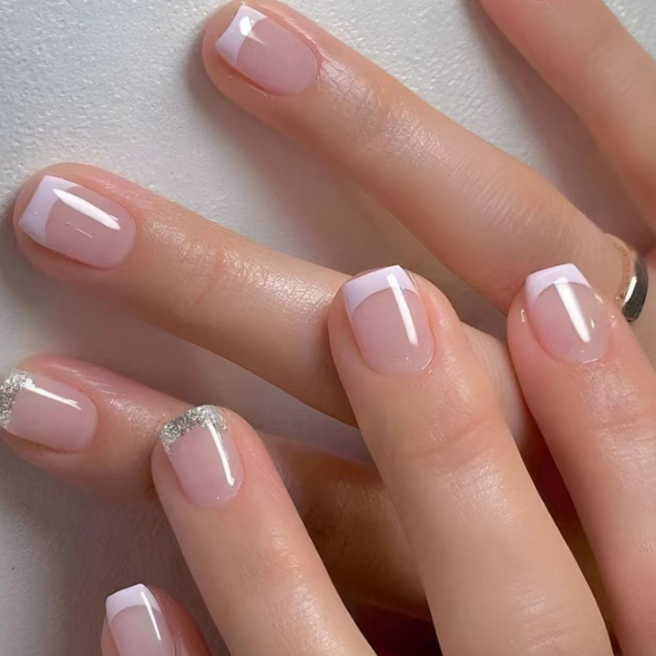 Faux Ongles Press-On Style French | Lot de 24, Forme Carrée – CLEVI Paris