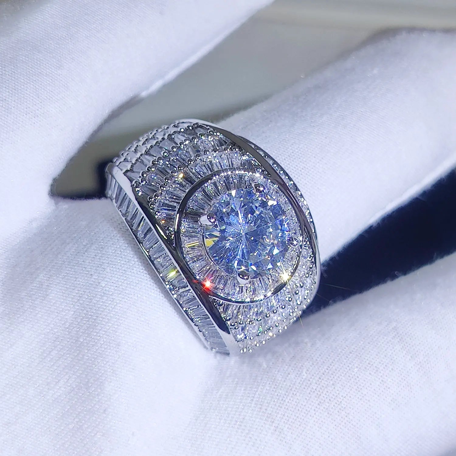 Bague Hip Hop Iced Out Zircon 5A – Cuivre Plaqué Argent ou Or 18K, Sertissage Griffe, Mixte, Tailles 7-11 – CLEVI Paris