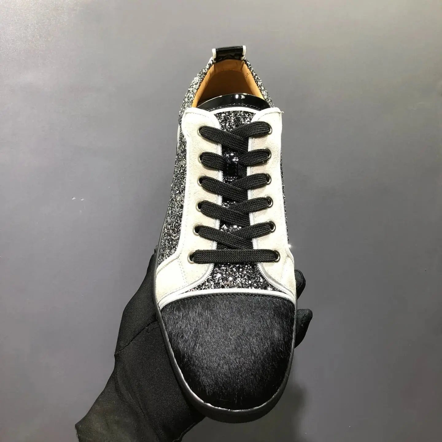 Sneakers Basses Cuir Véritable Noir Brillant Rivets Semelle Rouge Homme – Tailles 35-48 – CLEVI Paris