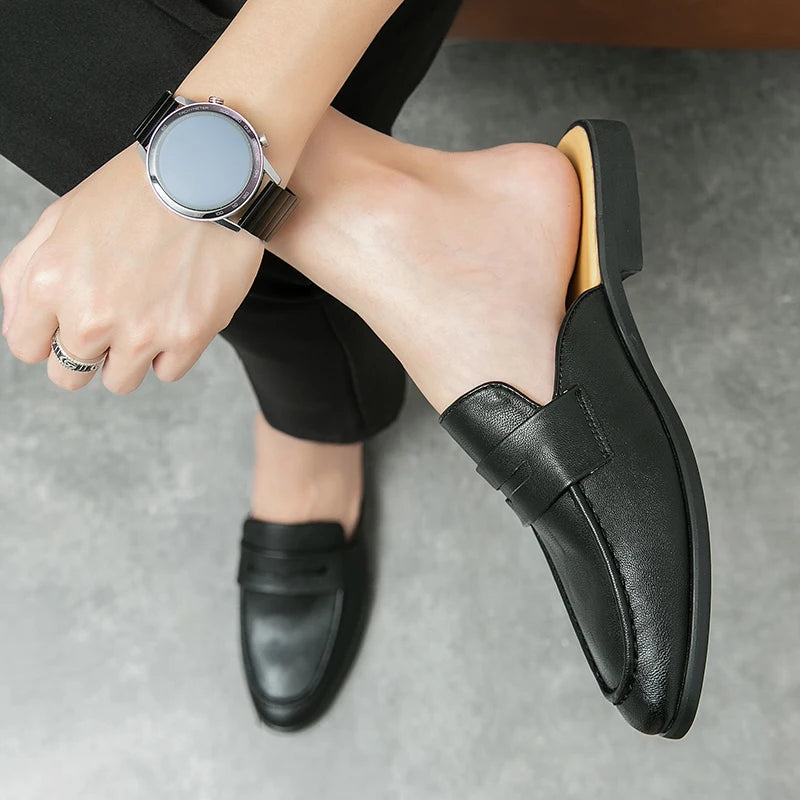 Mules Homme Été – Cuir Fendu, Décor Métal, Slip-On Léger, Doublure Cuir | Noir ou Marron