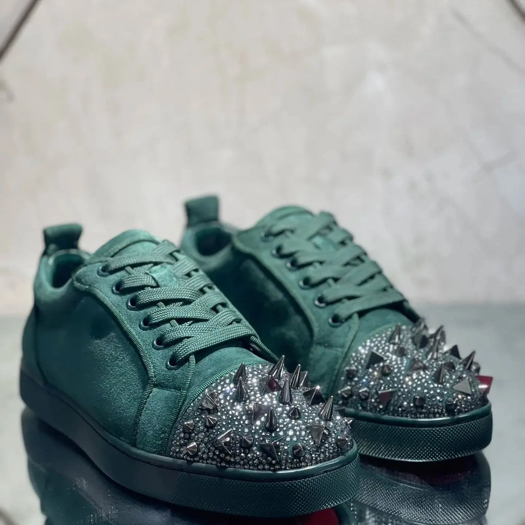 Sneakers Cuir Suède Vert Homme – Strass, Rivets, Bout Renforcé, Semelle Rouge, Tailles 35-47 – CLEVI Paris
