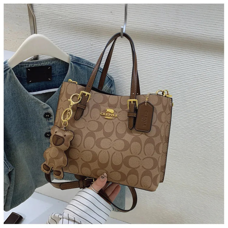Mini Tote Bag Femme Monogramme & Breloque Ours Bandoulière Ajustable – CLEVI Paris