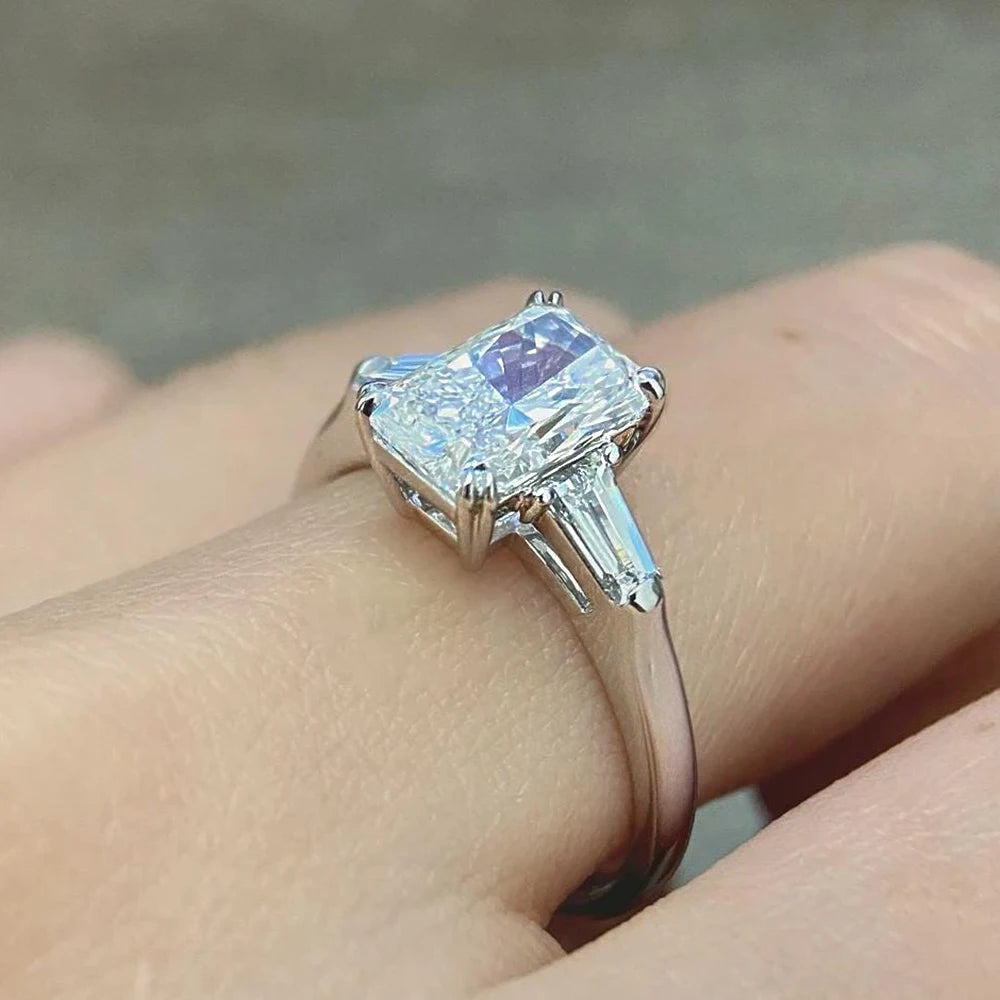 Bague Fiançailles KUTPF Moissanite 1 à 4ct Taille Radiant ou Émeraude Argent 925 Certifiée – CLEVI Paris