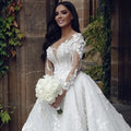 Robe de mariée dentelle et tulle col V – CLEVI Paris