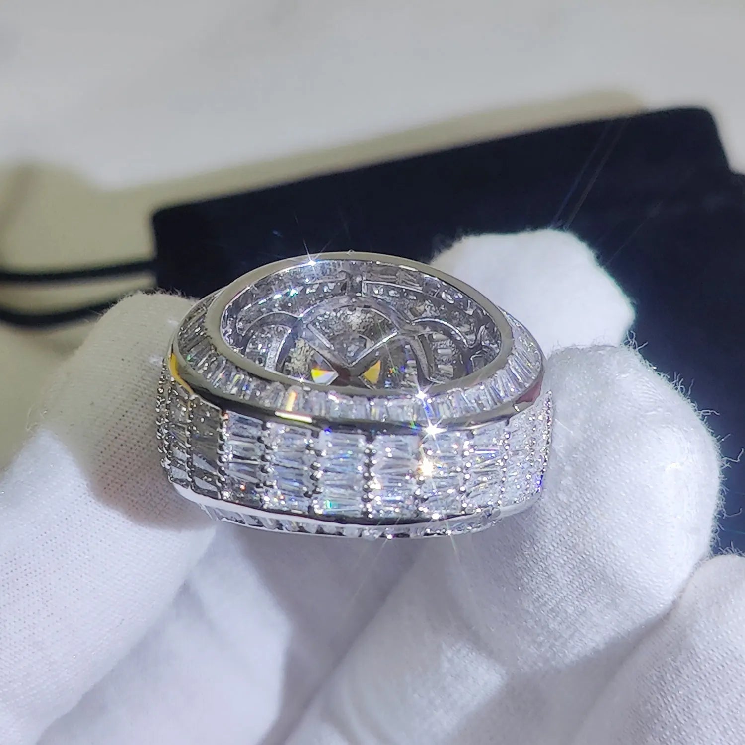 Bague Hip Hop Iced Out Zircon 5A – Cuivre Plaqué Argent ou Or 18K, Sertissage Griffe, Mixte, Tailles 7-11 – CLEVI Paris
