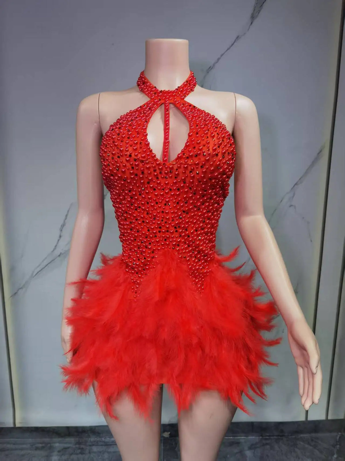 Robe de danse latine à plumes et col dos nu – CLEVI Paris