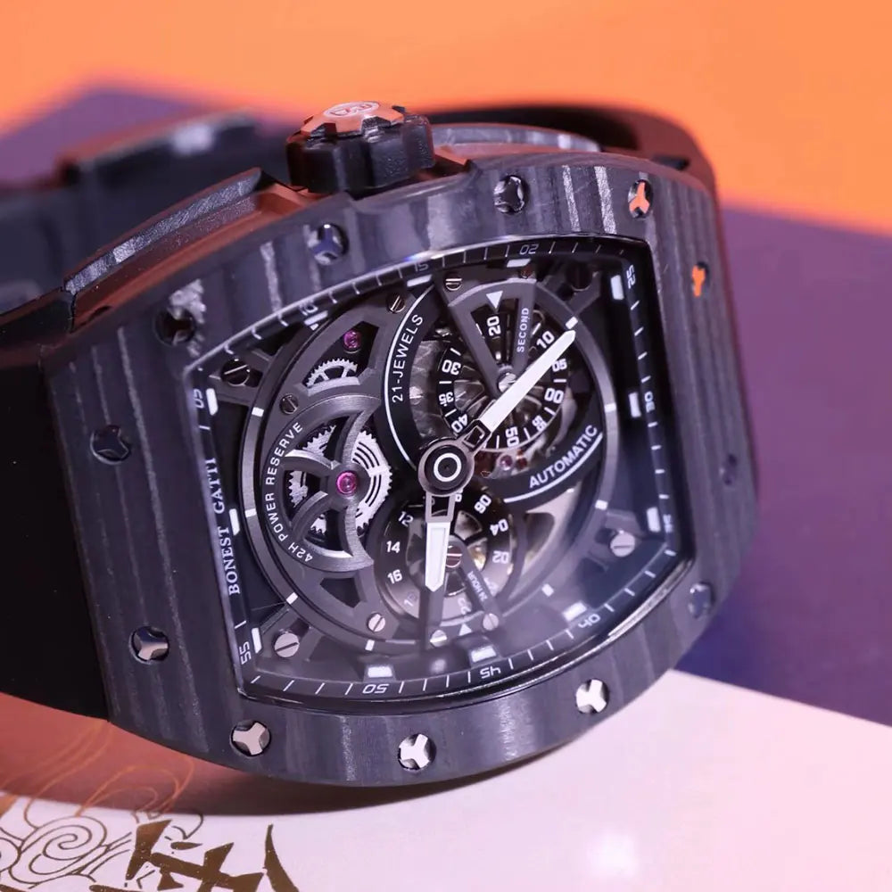 Montre BONEST GATTI BG-9004 – Tourbillon Automatique, Lunette Fibre de Carbone, Tonneau 46 mm, Squelette, Bracelet Fluoroélastomère, Étanche 5 ATM – CLEVI Paris