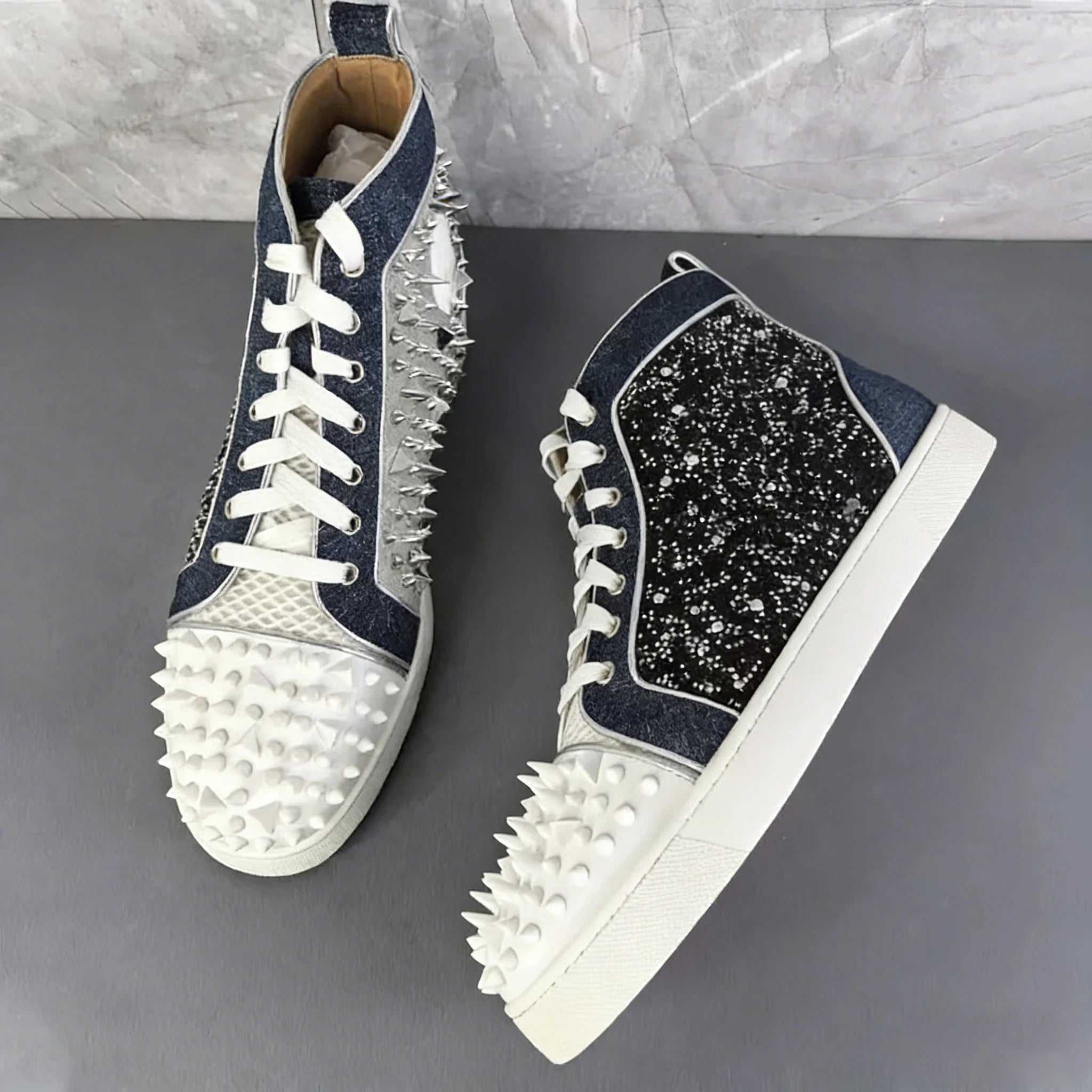 Sneakers Montantes Cuir Color Block Bleu Blanc Spikes Homme – Semelle Rouge, Lacets, Tailles 39-46 – CLEVI Paris
