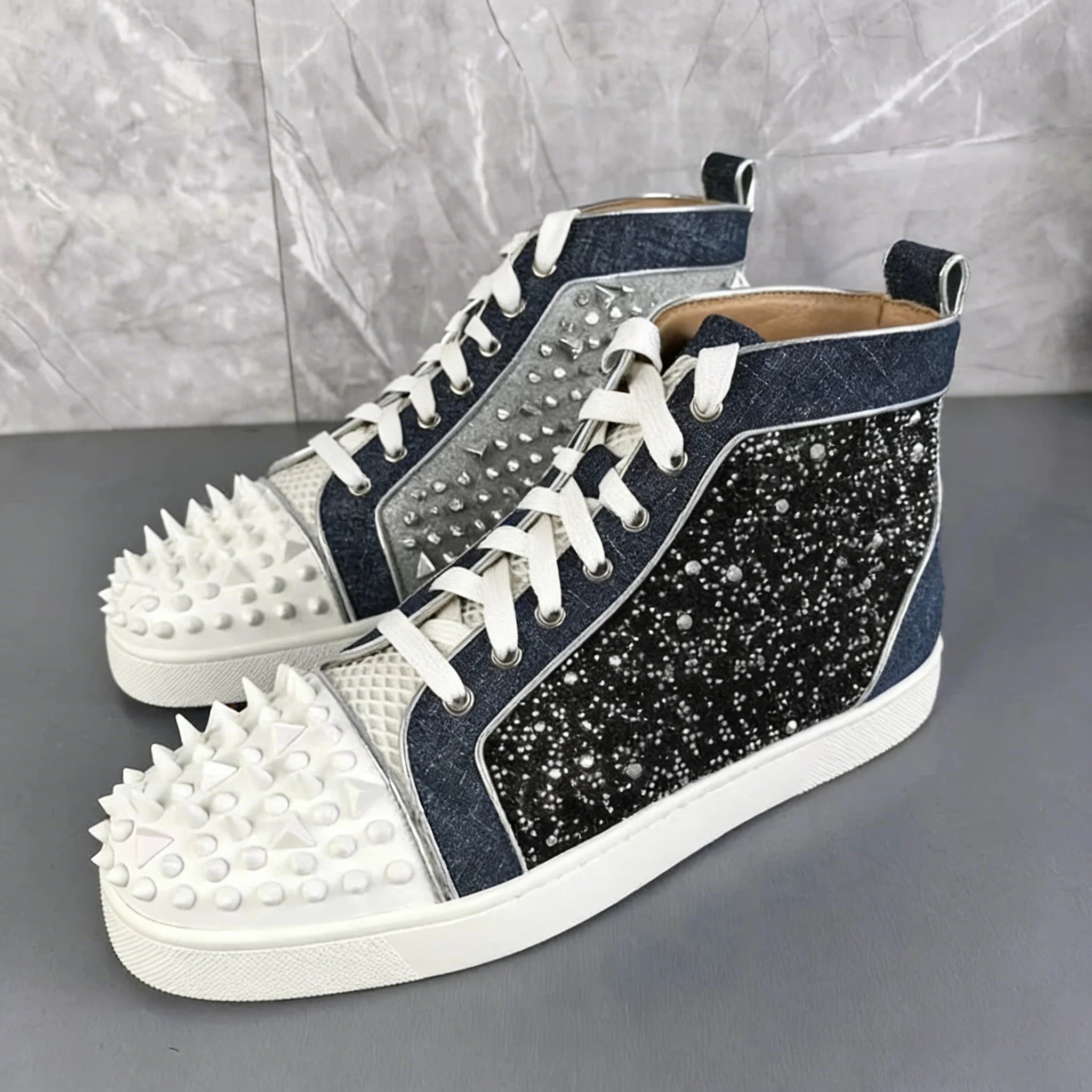 Sneakers Montantes Cuir Color Block Bleu Blanc Spikes Homme – Semelle Rouge, Lacets, Tailles 39-46 – CLEVI Paris