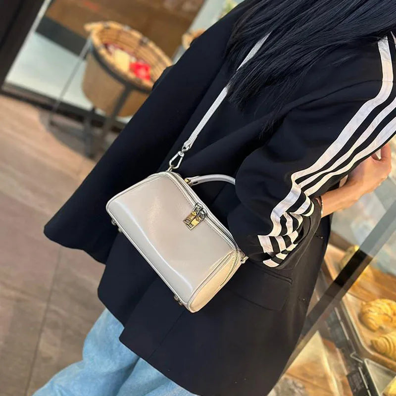Pochette femme en cuir pleine fleur – CLEVI Paris