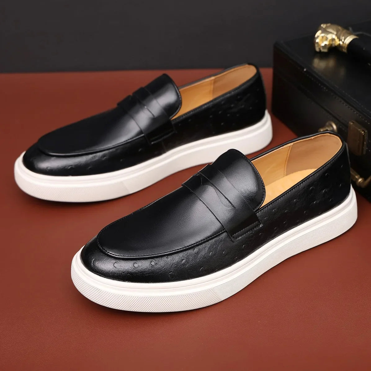 Mocassins Homme Cuir Embossé Style Britannique — Slip-On, Semelle Épaisse, Respirants, Pointures 38-46 | CLEVI Paris