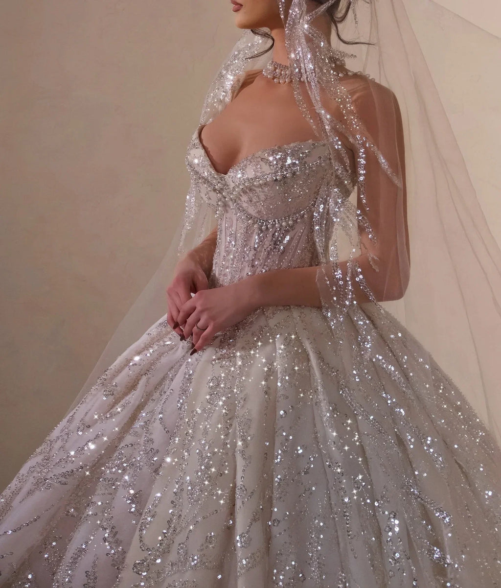 Robe de mariée ligne A en satin à perles – CLEVI Paris