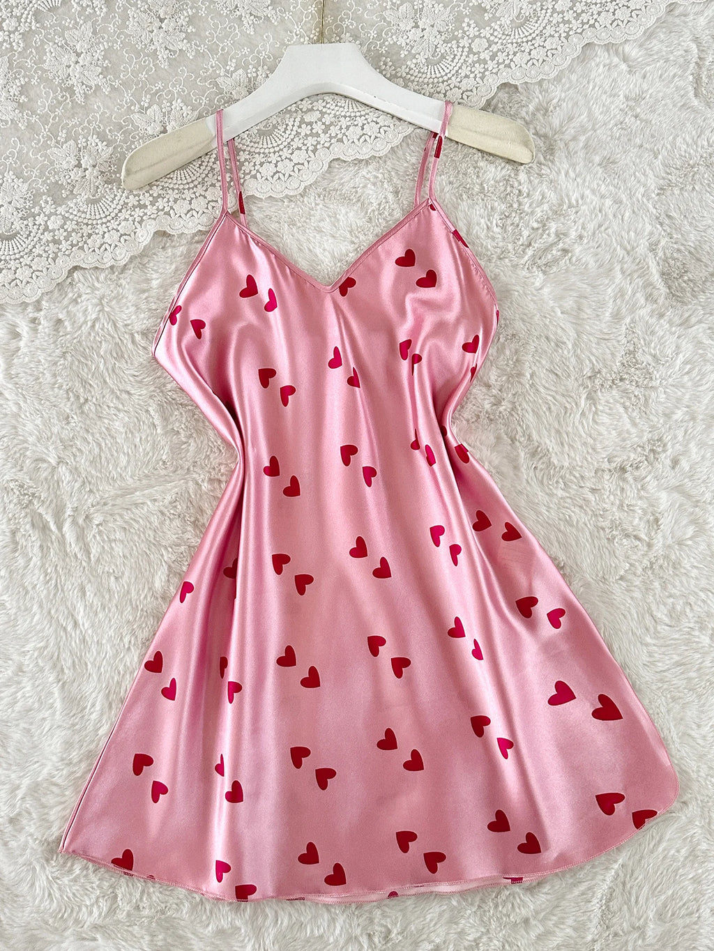 Nuisette Rose Imprimé Cœurs Col V Bretelles Spaghetti Femme Robe de Nuit Mignonne Douce S-XL – CLEVI Paris