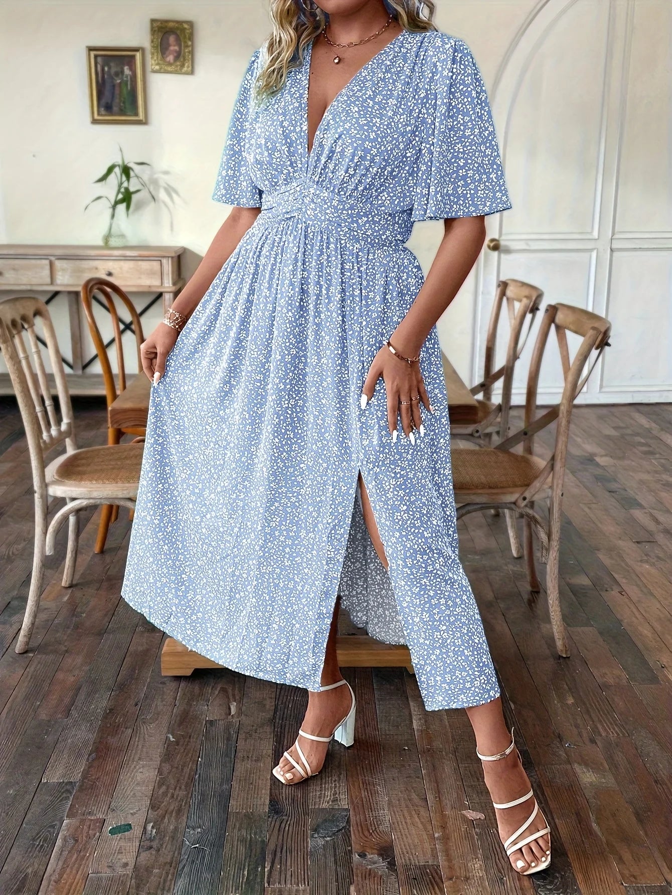 Robe Florale Grande Taille Femme Col V Manches Courtes Style Plage – CLEVI Paris
