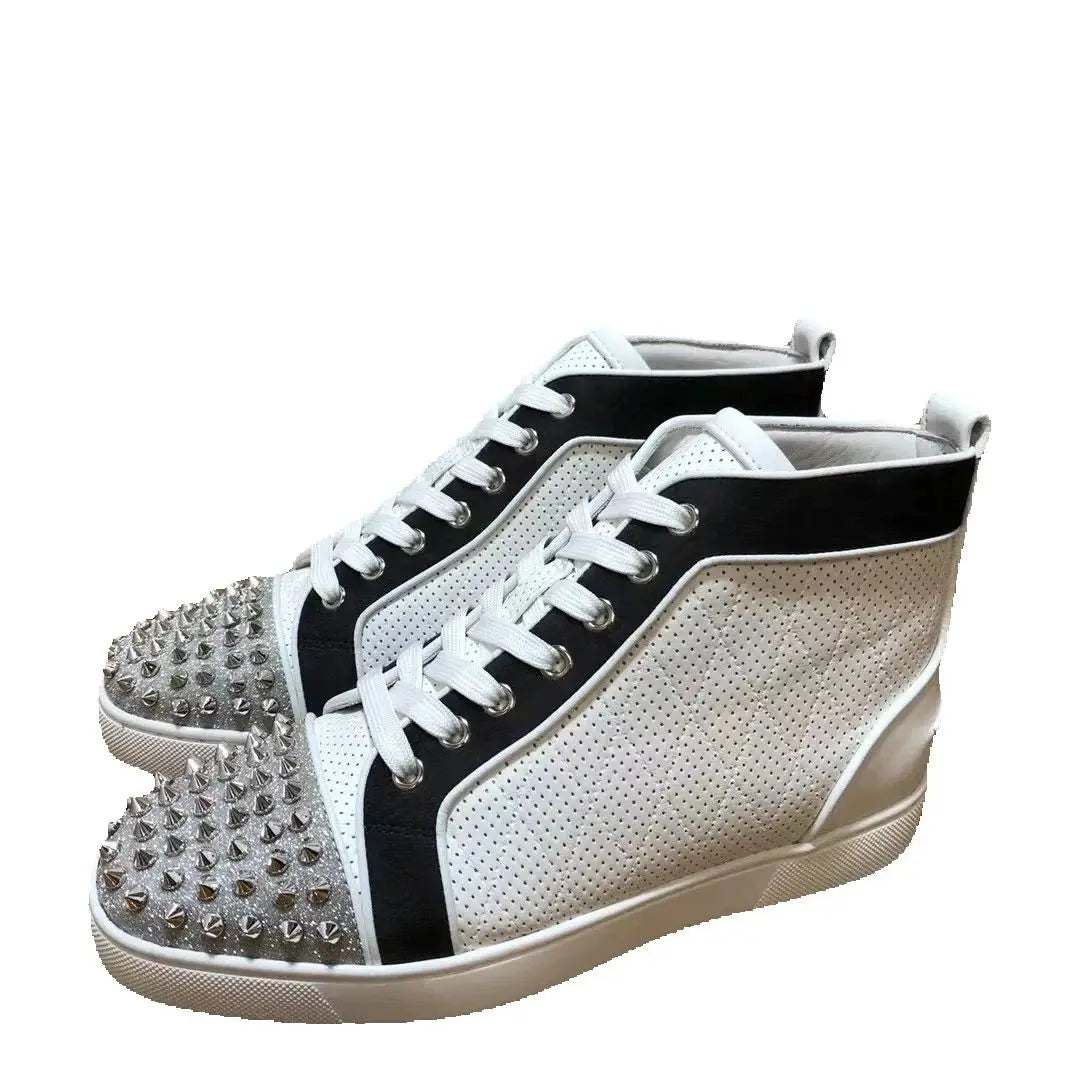 Sneakers Montantes Cuir Véritable Blanc Rivets Argentés Homme – Semelle Rouge, Lacets, Tailles 35-48 – CLEVI Paris